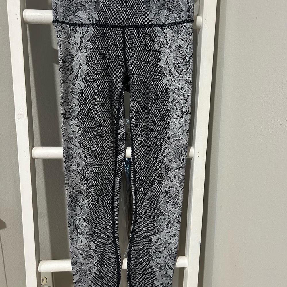 Black lacey Patterned Leggings